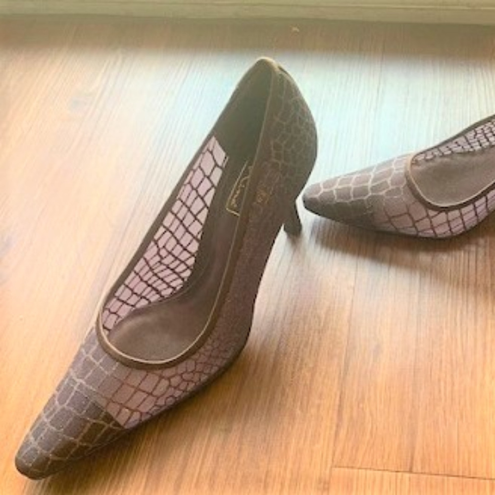 Touch of Nina Brown/Gold Transparent Heels Size 8